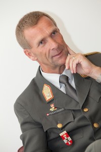 Israels Sorge vor einer Super-Hisbollah Brigadier Walter Feichtinger ist seit 2002 Leiter des Instituts für Friedenssicherung und Konfliktmanagement (IFK) an der Landesverteidigungsakademie.