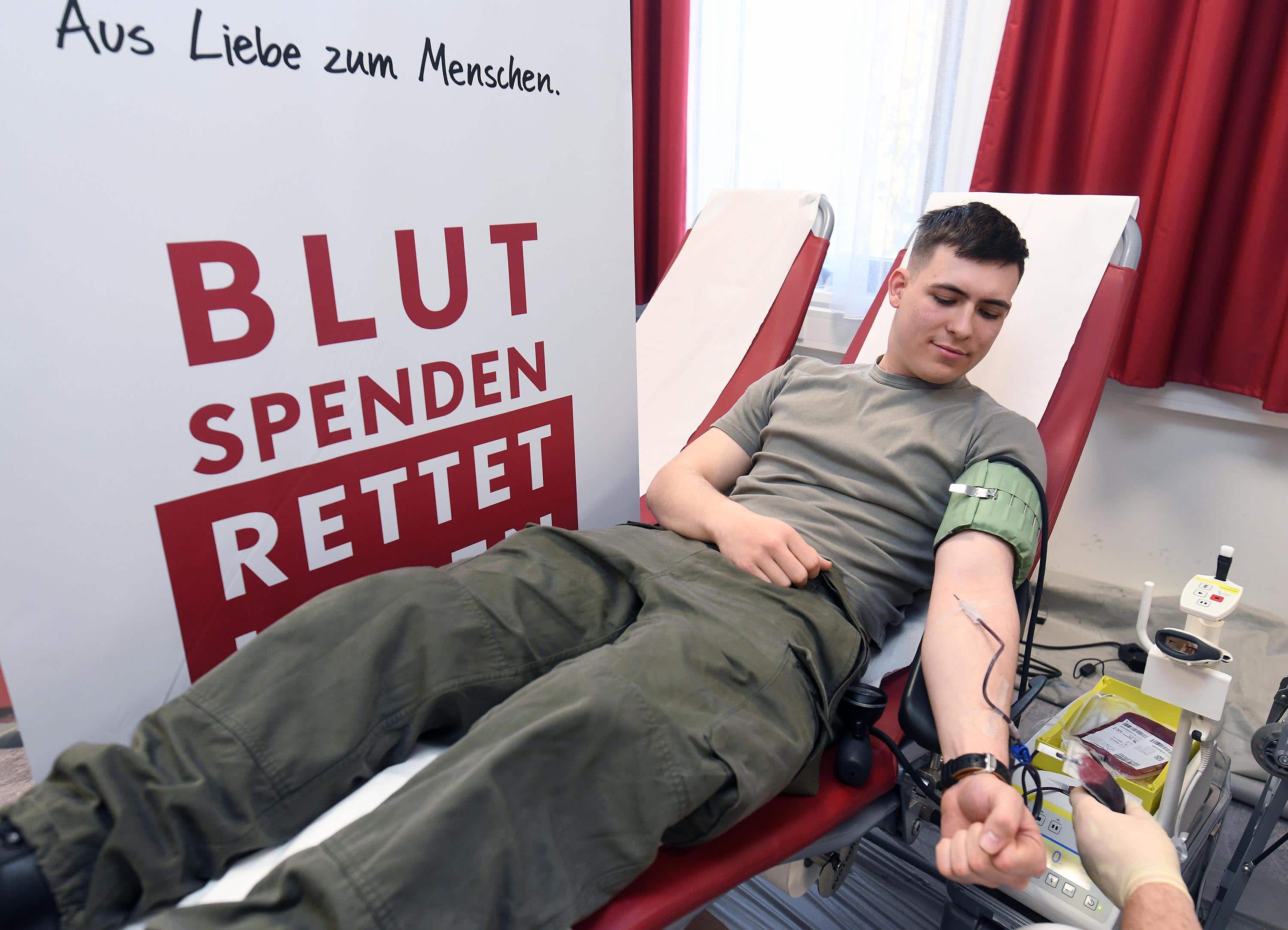 Because every drop counts: Soldiers donate blood