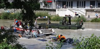 Villacher Pioniere sichern Plattform auf der Drau @Bundesheer/Ertl