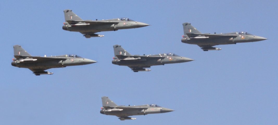 Tejas Mk.1 im Formationsflug – ©Georg Mader