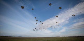 Parachutists celebrate their 60th anniversary