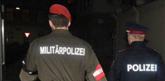 Assistenz-Soldat hilft bei Festnahme @Bundesheer