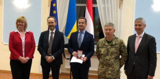 Spanischer Offizier erhält „Großes Ehrenzeichen“ @Dallermassl