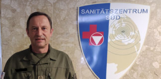 Soldier as first aider in knife attack