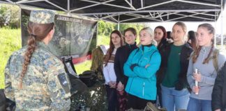 Numerous interested women at Girls’ Day