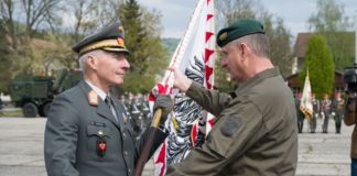 Armed forces commander retires