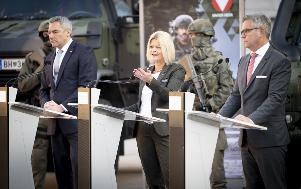 @Federal Army/Karlovits @Federal Army/Karlovits