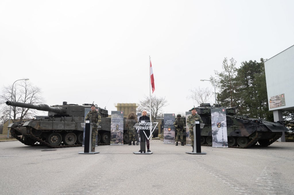 www.militaeraktuell.at