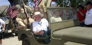 Die US Navy vergisst ihre Helden nicht @US Navy photo by Antonio D. Ramos