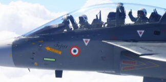 Indiens Premier Modi fliegt im HAL Tejas @HAL IAF