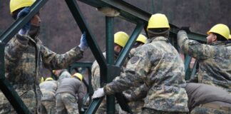 Melk pioneers build a “Bailey bridge”