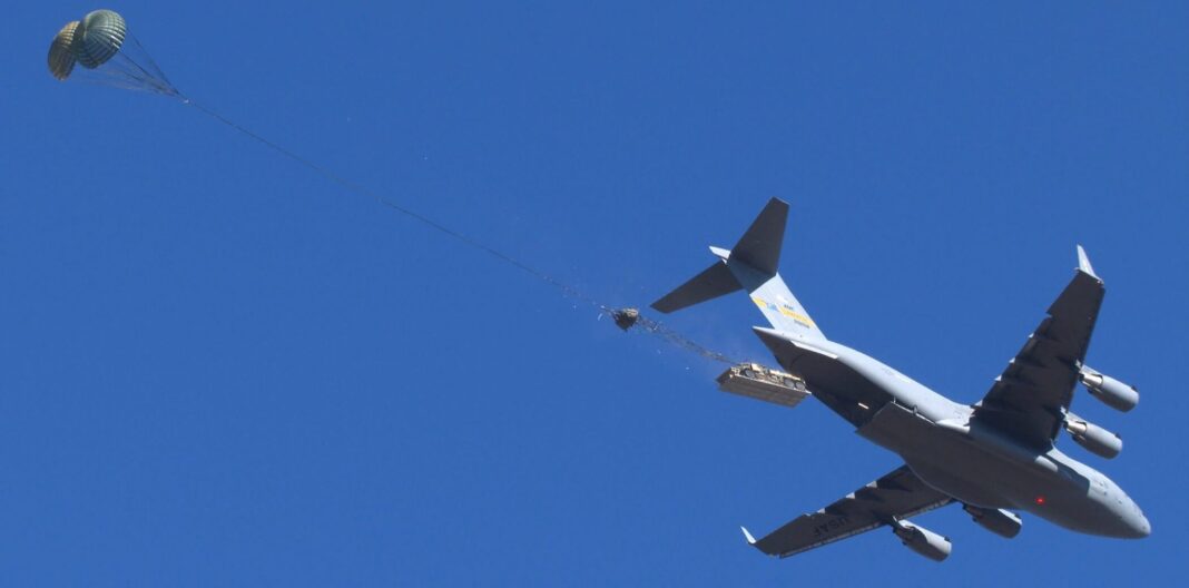 Erfolgreiche Luftabwurftests für Oshkosh ©Oshkosh Defense