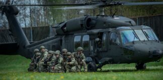 Soldaten der „Siebenten” trainierten Luftlandungen Soldaten der 7. Jägerbrigade @Bundesheer/Oberdorfer