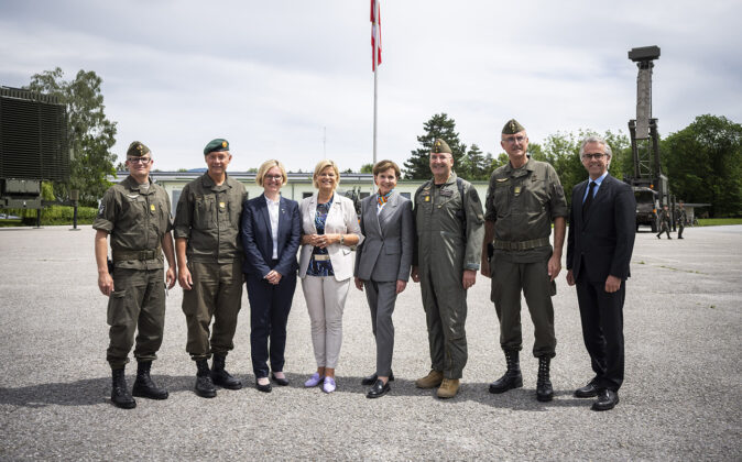 Kommandoübernahme bei der Luftraumüberwachung von Oberst Markus Kronreif an Brigadier Roman Hofer – ©Bundesheer/Karlovits