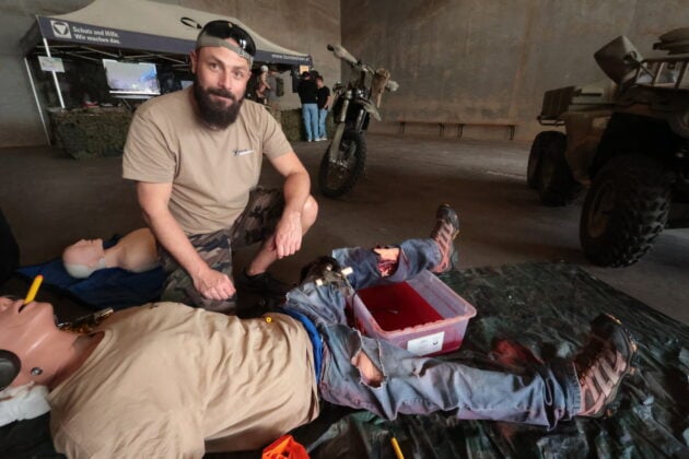 Auch eine improvisierte Blutbinde bringt rasche Erfolge &ndash; wenn man wei&szlig; wie. &copy;Milit&auml;r Aktuell/Bendl