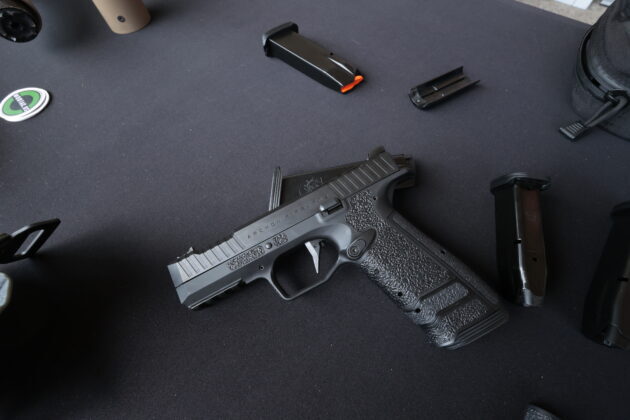 Schnell umgebaut: Die Type B von Archon kann rasch zu einer Fullsize-Pistole umgebaut werden. &copy;Milit&auml;r Aktuell/Bendl