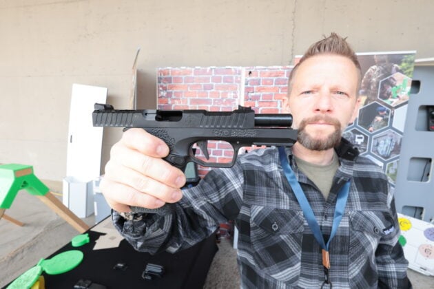 Die Type B von Archon mit offenem Verschluss. Deutlich zu sehen der nicht abgekippte Lauf und die dadurch extrem niedrige Laufseelenachse. &copy;Milit&auml;r Aktuell/Bendl