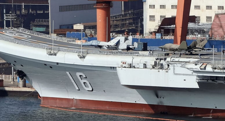 Chinesischer Flugzeugtr&auml;ger CV16 &bdquo;Liaoning&rdquo; &ndash; &copy;Archiv