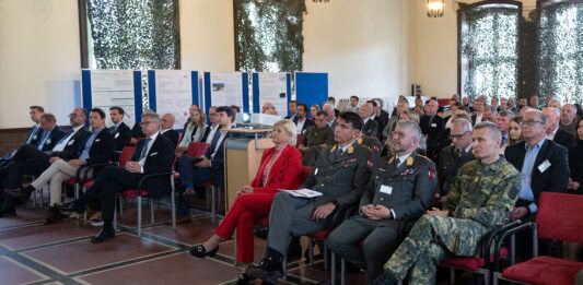 Präsentation von militärischen Forschungsprojekten mit Verteidigungsministerin Klaudia Tanner und Finanzminister Magnus Brunner – ©Bundesheer/Pusch