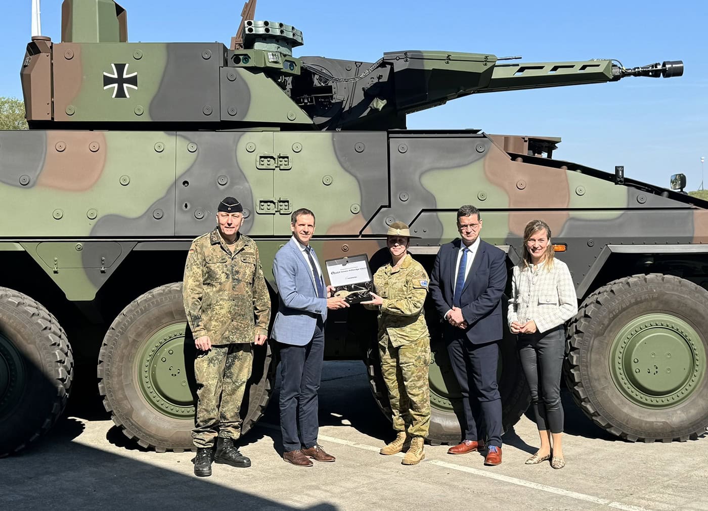 Handover of heavy infantry weapon carrier - ©Rheinmetall Handover of heavy infantry weapon carrier - ©Rheinmetall