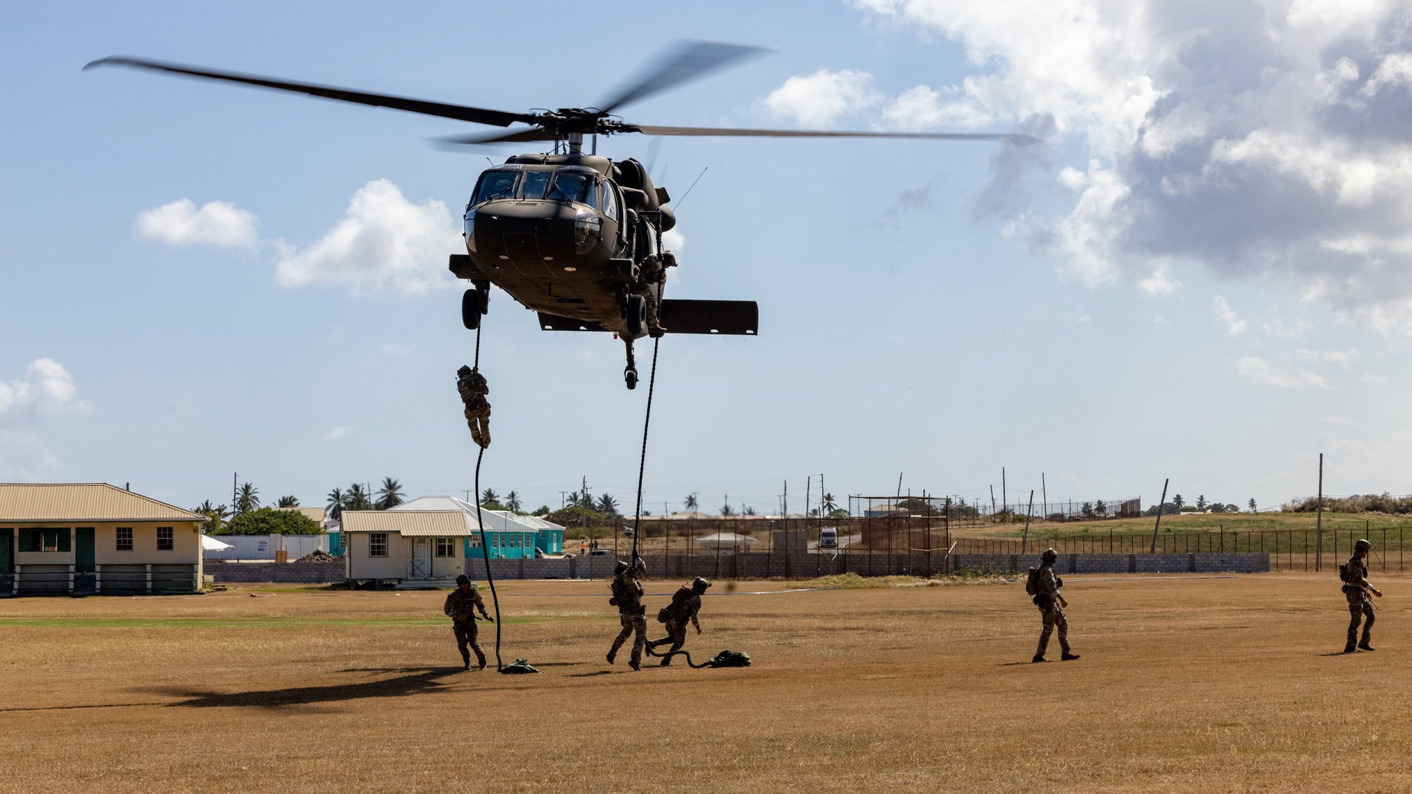 US Coast Guard during an exercise with a UH-60M Black Hawk - ©US Marine Corps photo by Sgt. Gabriel US Coast Guard during an exercise with a UH-60M Black Hawk - ©US Marine Corps photo by Sgt. Gabriel