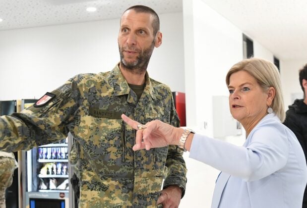 Verteidigungsministerin Klaudia Tanner in der Stellungsstra&szlig;e Wien &ndash; &copy;Patrick Huber
