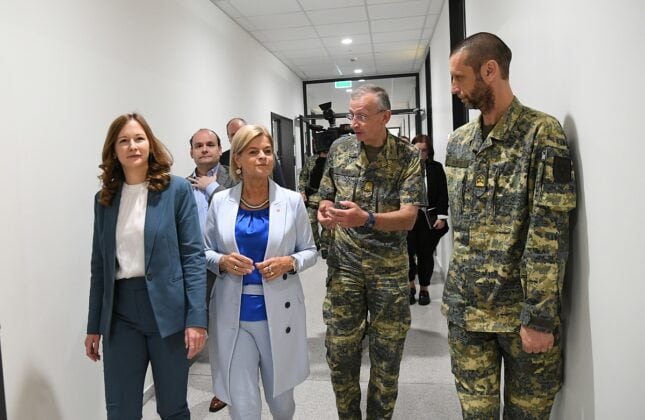 Verteidigungsministerin Klaudia Tanner in der Stellungsstra&szlig;e Wien &ndash; &copy;Patrick Huber