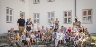 Jagdkommando: Defense Minister visits childcare facility