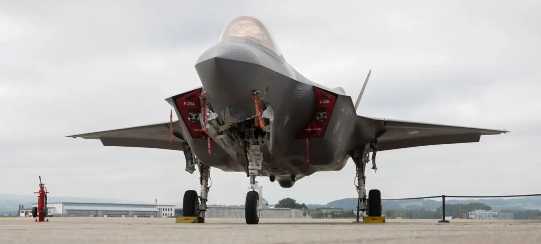 RUAG übernimmt Endmontage von Schweizer F-35 – ©Peter Klaunzer/Keystone