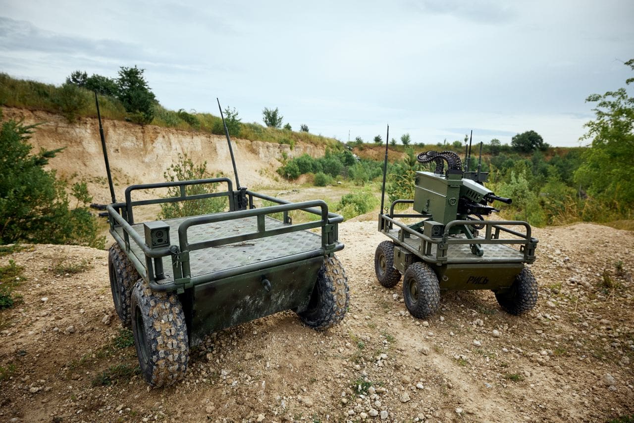 The Lynx multi-purpose UGV, shown here as a weapon carrier and in the logistics version - ©Lynx The Lynx multi-purpose UGV, shown here as a weapon carrier and in the logistics version - ©Lynx