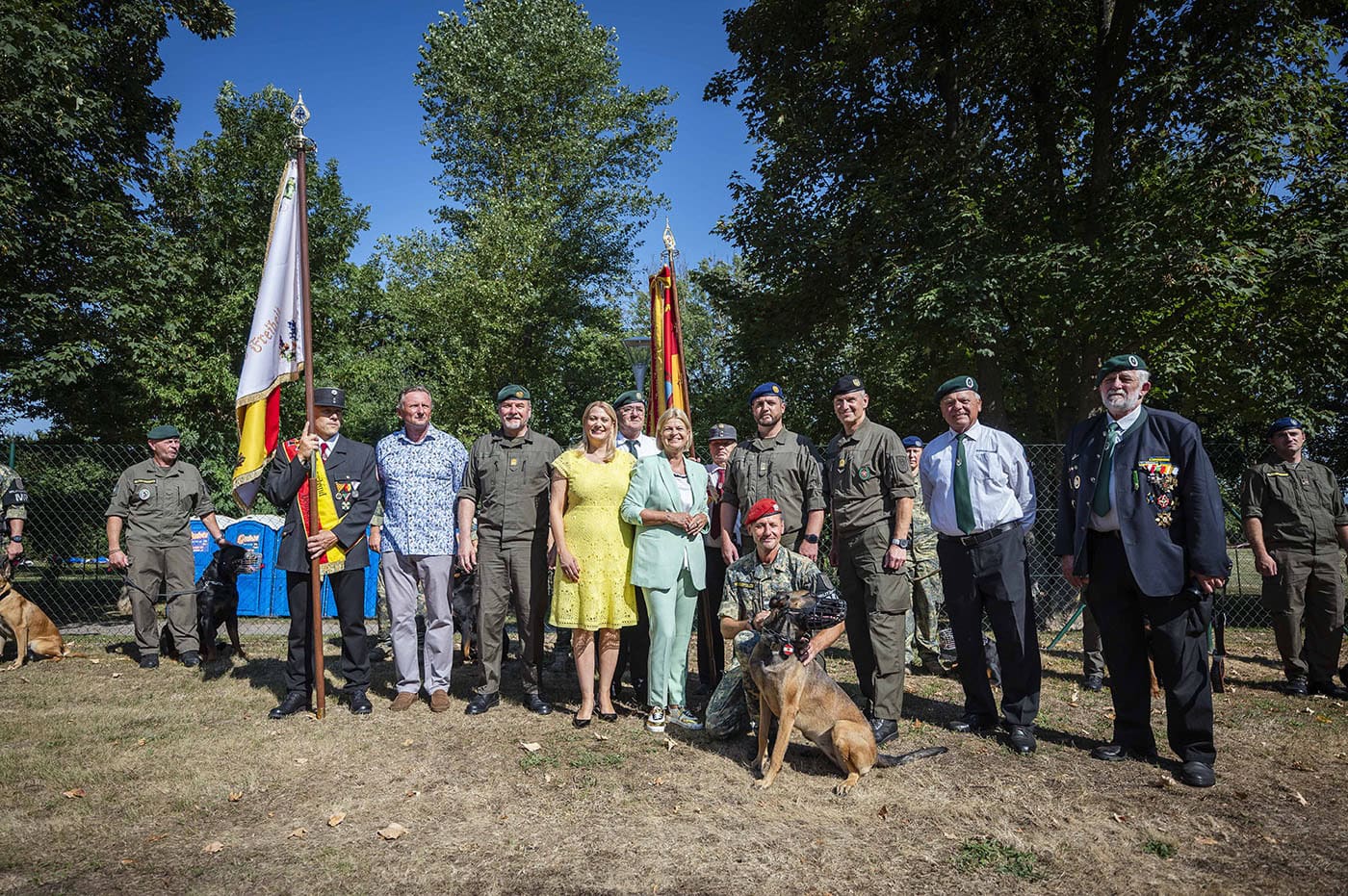 Verteidigungsministerin Klaudia Tanner bei der 60. Jahrfeier im MIlitärhundezentrum in Kaisersteinbruch – ©Bundesheer/Kulec Verteidigungsministerin Klaudia Tanner bei der 60. Jahrfeier im MIlitärhundezentrum in Kaisersteinbruch – ©Bundesheer/Kulec