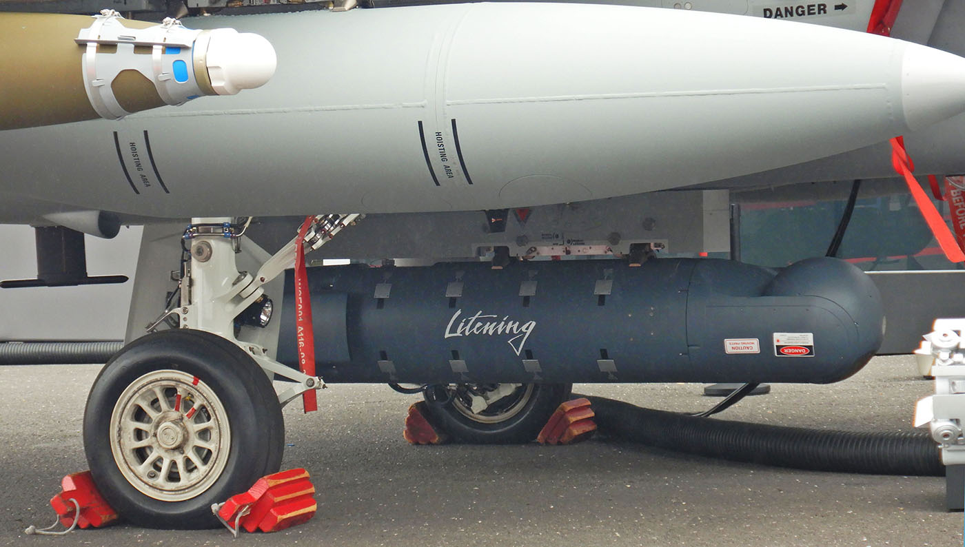 Leonardo verpasst dem M-346 ein Upgrade Litening Pod von Rafael – ©Georg Mader