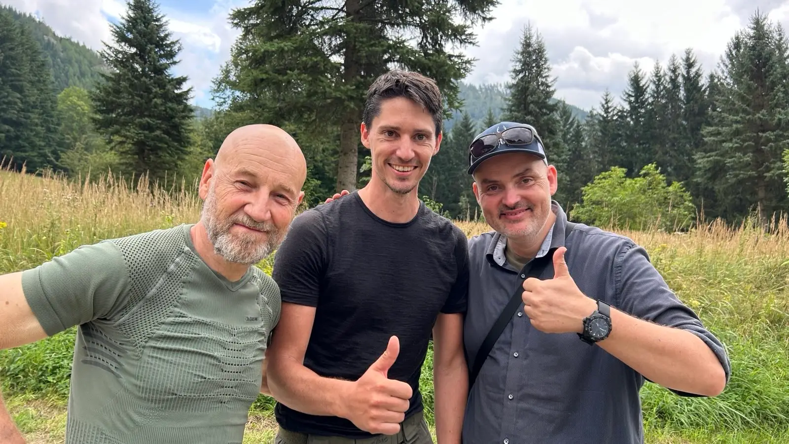 Erlebnis Survival Rally 2024: Wahrnehmung (Teil 3 von 7) Mitten drin statt nur dabei: Roland Düringer (li.) und Reini Rossmann (re.) mit Christian von Militär Aktuell bei der Survival Rally 2024. ©Militär Aktuell