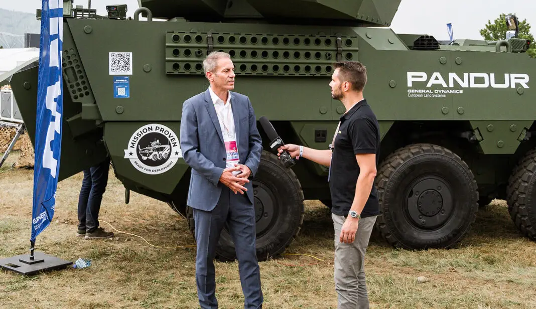 GDELS-Steyr Geschäftsführer Martin Reischer im Interview mit Militär Aktuell – ©Sebastian Freiler GDELS-Steyr Geschäftsführer Martin Reischer im Interview mit Militär Aktuell – ©Sebastian Freiler