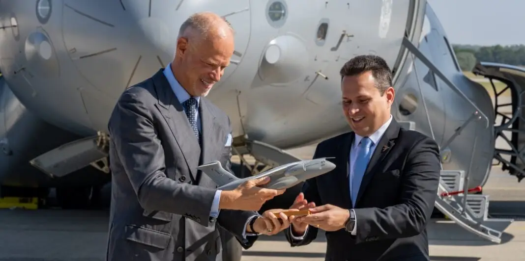 Embraer hat die erste C-390M an Ungarn übergeben – ©Embraer