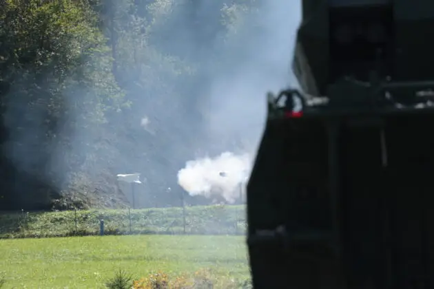 Skyranger 30 im scharfen Schuss. Ahead-Munition gegen Bodenziele. &copy;Milit&auml;r Aktuell/Bendl