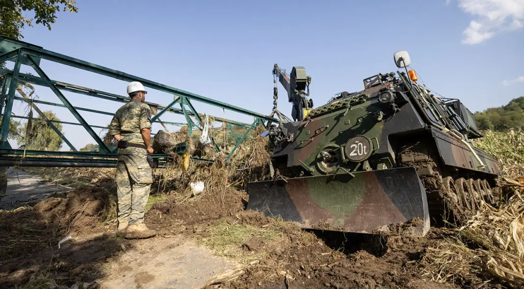 Soldaten des Bundesheeres im Hochwassereinsatz – ©Bundesheer/Trippolt Soldaten des Bundesheeres im Hochwassereinsatz – ©Bundesheer/Trippolt