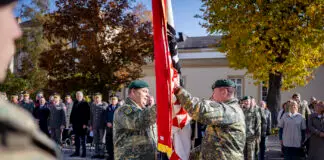 Kommandoübergabe beim Militärkommando Niederösterreich Kommandoübergabe von Oberst Michael Lippert (rechts) an Brigadier Georg Härtinger – ©Bundesheer/Karlovits
