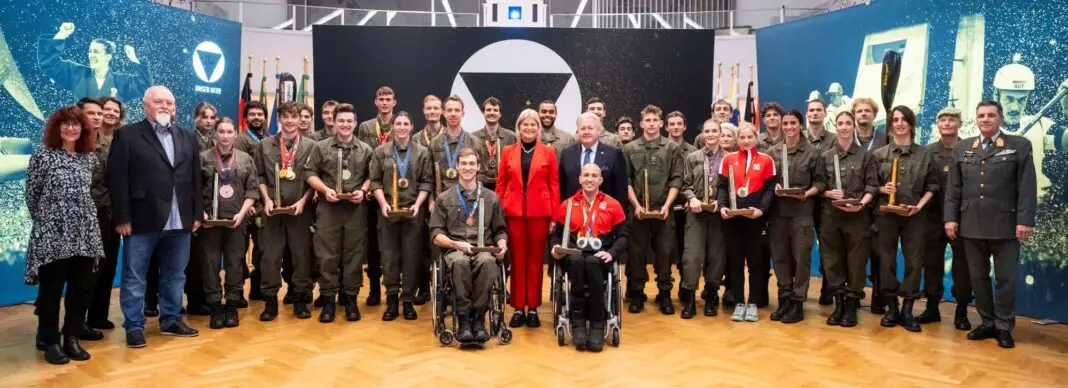Bundesheer zeichnet erfolgreiche Heeressommersportler aus – ©Bundesheer/Karlovits
