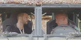 Rheinmetall: Produktmanager Pascal Hoffmann erklärt den Caracal Militär Aktuell-Reporter Stefan Tesch und Rheinmetall Caracal-Produktmanager Pascal Hoffmann – ©Militär Aktuell