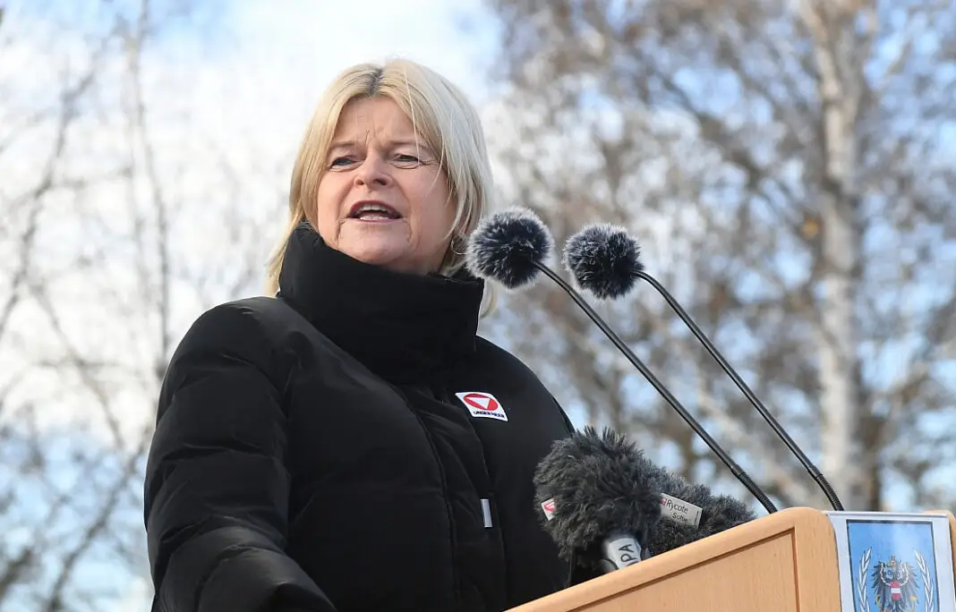 Verteidigungsministerin Klaudia Tanner – ©Patrick Huber Verteidigungsministerin Klaudia Tanner – ©Patrick Huber