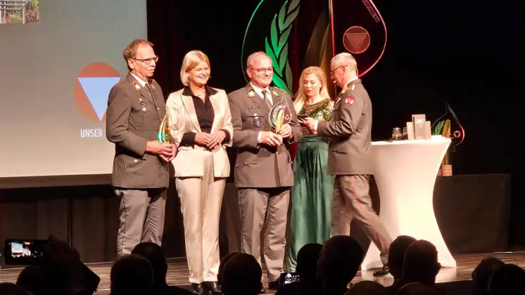 Auszeichnung mit einem Special Award: Experten des Tactical Communication Network – ©Militär Aktuell/Zacharias