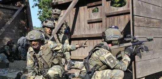 Soldaten des Panzergrendierbataillons 35 trainieren den Kampf in urbanem Umfeld – ©Bundesheer/Langegger