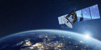 Austrian Armed Forces: Innovative first step into space Satellit über der Erde – ©ESA