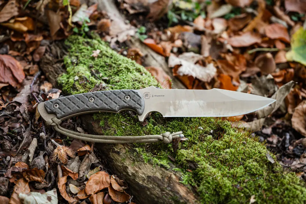 Ein starker Begleiter: Das Horkos von Spartan Blades musste einiges einstecken. Die Spuren auf der Oberfläche waren nach den Tests dennoch rasch beseitigt. ©Sebastian Freiler Ein starker Begleiter: Das Horkos von Spartan Blades musste einiges einstecken. Die Spuren auf der Oberfläche waren nach den Tests dennoch rasch beseitigt. ©Sebastian Freiler