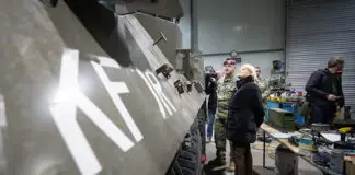 Tanner: „Wir bleiben so lange, wie es notwendig ist!“ Verteidigungsministerin Klaudia Tanner bei der KFOR-Mission im Kosovo – ©Bundesheer/Trippolt