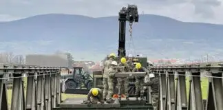 Bundesheer: Pioneers erect D-bridge