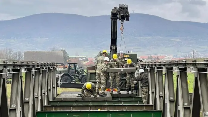 Melker Pioniere errichten Brücke – ©Bundesheer