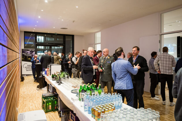 Miliz trifft Wirtschaft bei Viewpointsystem - ©Sebastian Freiler