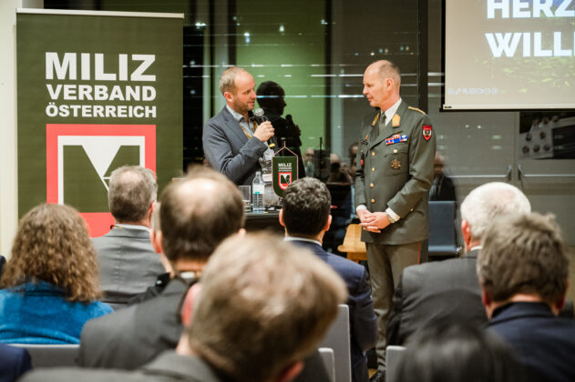 Miliz trifft Wirtschaft bei Viewpointsystem - ©Sebastian Freiler